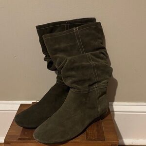 Bass size 9 Olive Green Suede Slouch Boots